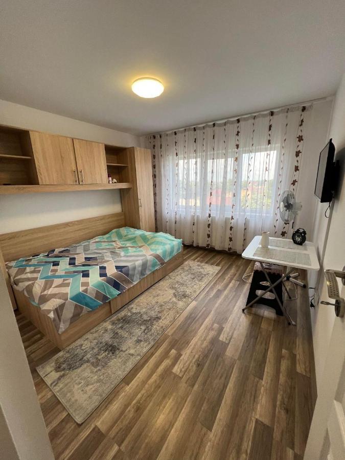 Apartament Cu 2 Dormitoare - Madalina Corabia Bagian luar foto
